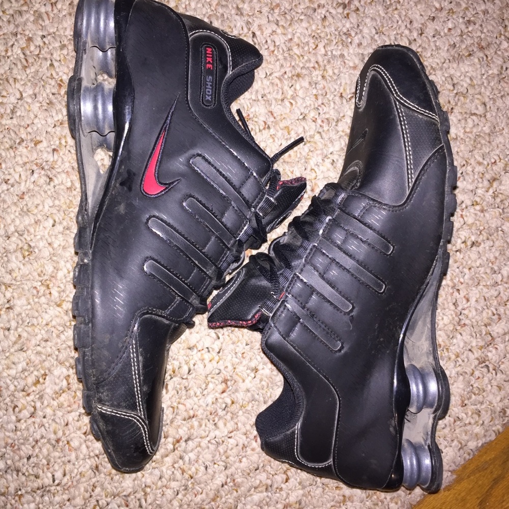 Black Nike Shox